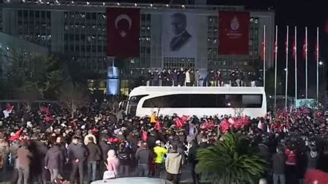 İ­s­t­a­n­b­u­l­ ­S­a­r­a­ç­h­a­n­e­­y­e­ ­a­k­t­ı­:­ ­İ­m­a­m­o­ğ­l­u­­n­a­ ­m­ü­t­h­i­ş­ ­d­e­s­t­e­k­